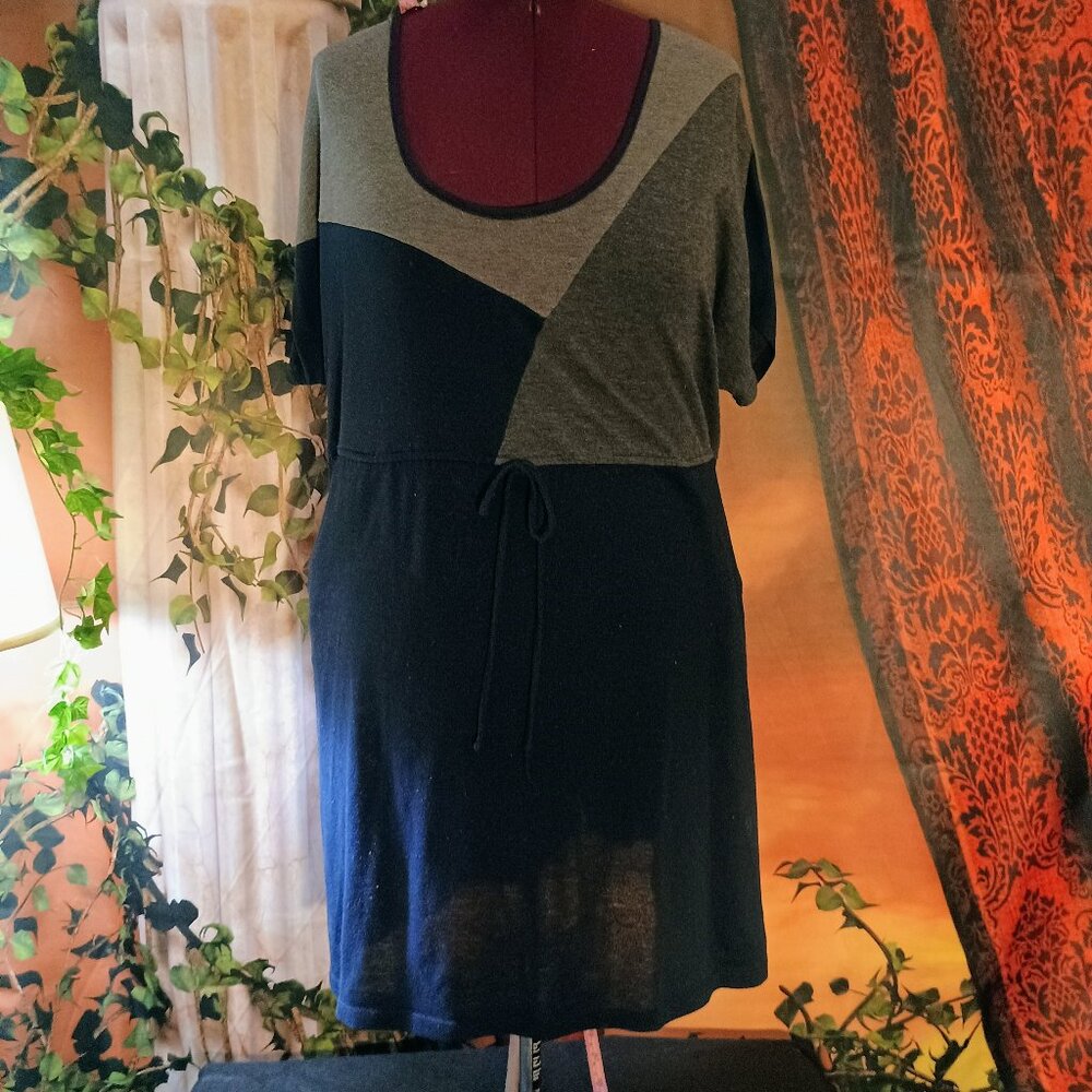 GUC: Delirious Los Angeles Sze 3X Colorblock T-shirt Dress